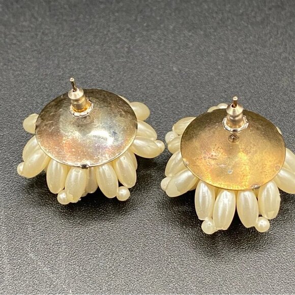 Vintage Cluster Earrings with Faux Pearl Beads in a Flower Design - pierced - Picture 9 of 10